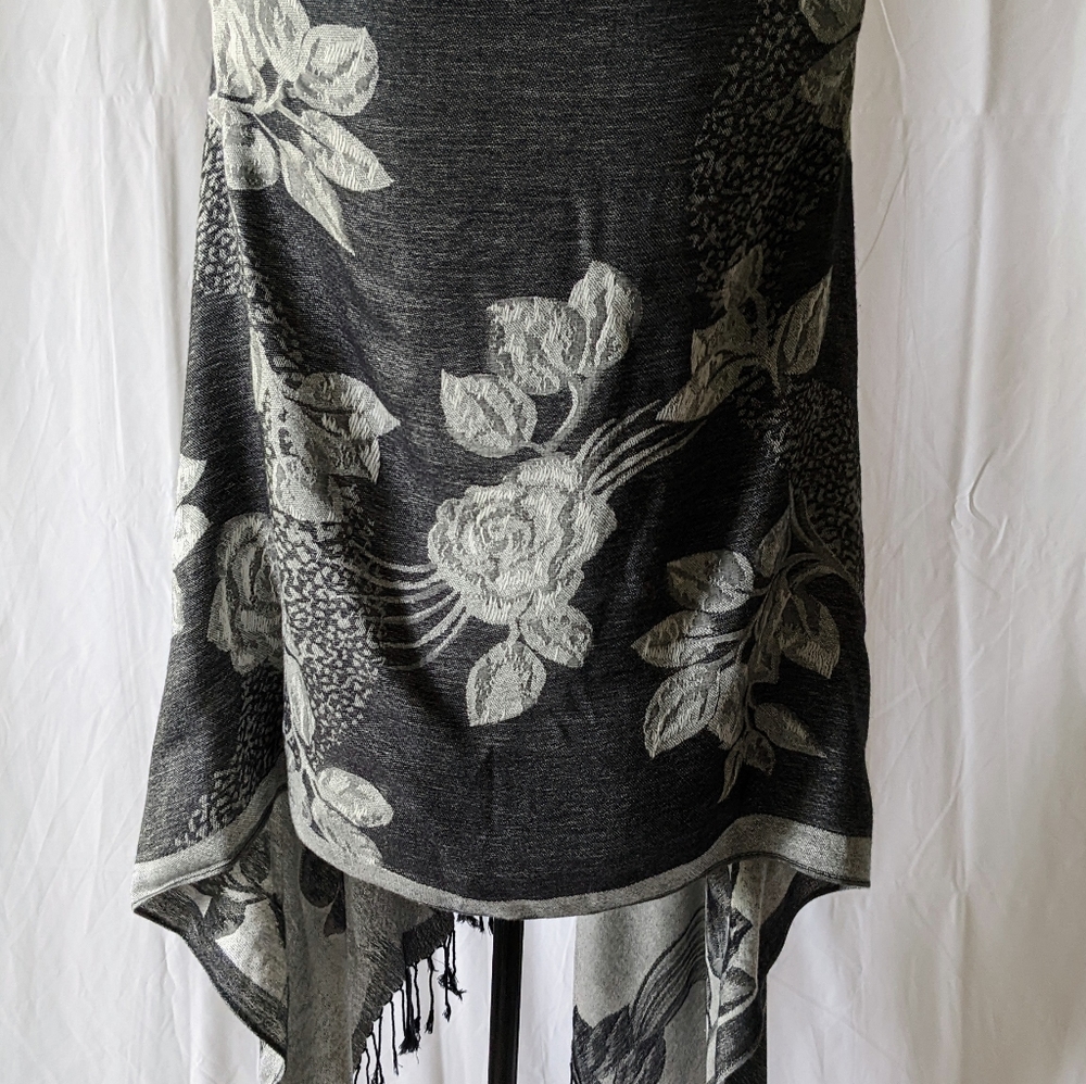 Women's Gray V Neck Scarf Pullover Shawl Wrap W/Fringe One Size - Picture 4 of 7
